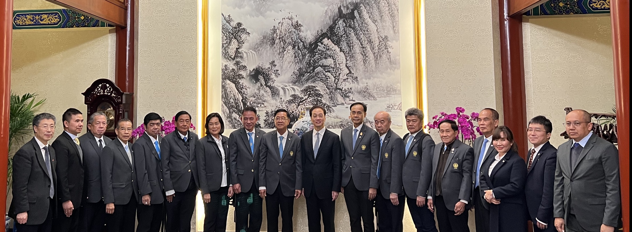 王超会长会见泰国国会上议院腐败监督与良治促进委员会代表团